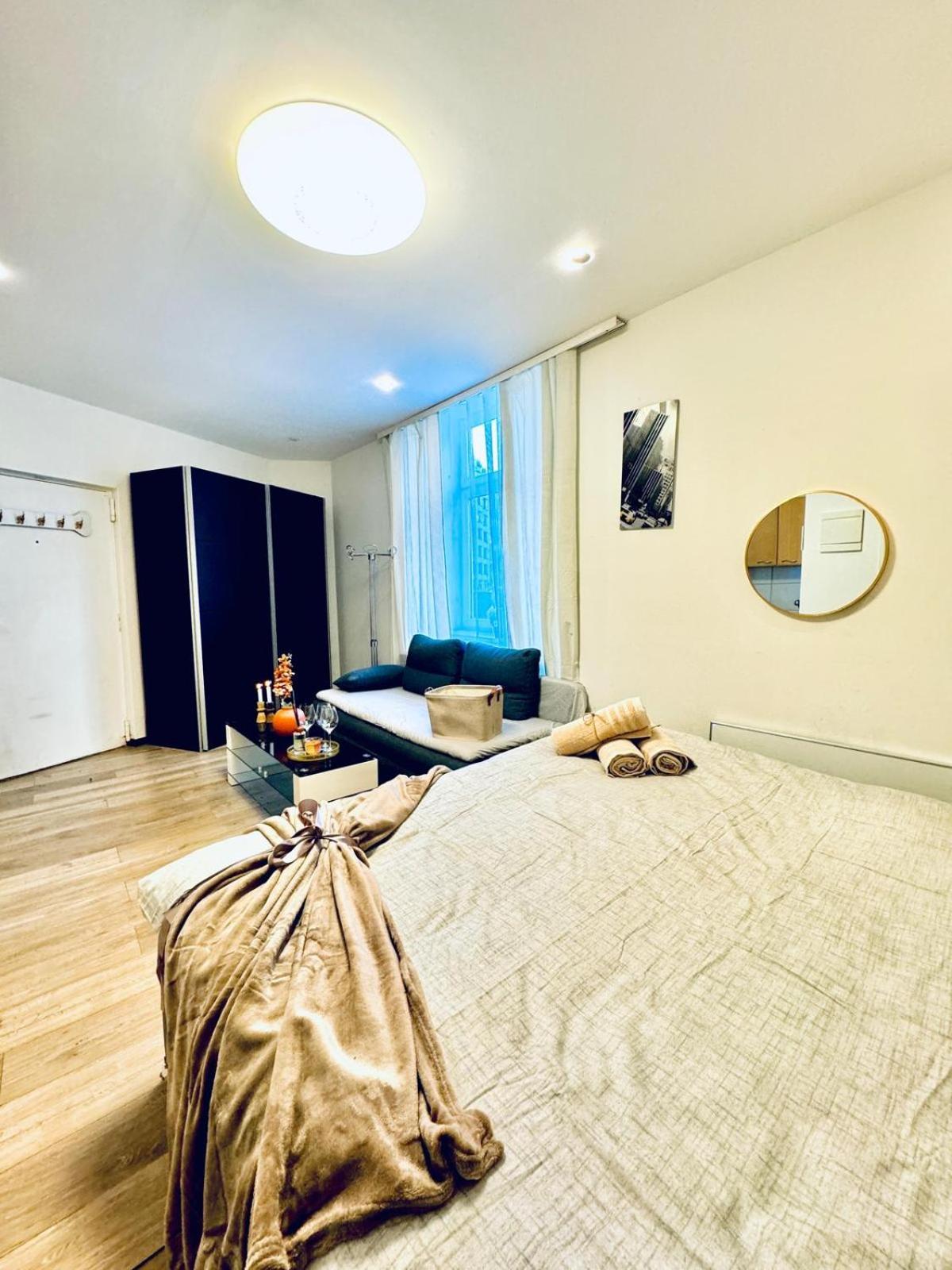 וינה Central King Studio - 10 Mins Walk From Downtown מראה חיצוני תמונה